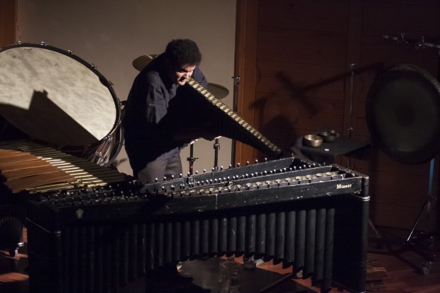 Facing the audience during a performance of Jörg Widmann's "Skelett" (Eduardo Leandro, percussion)